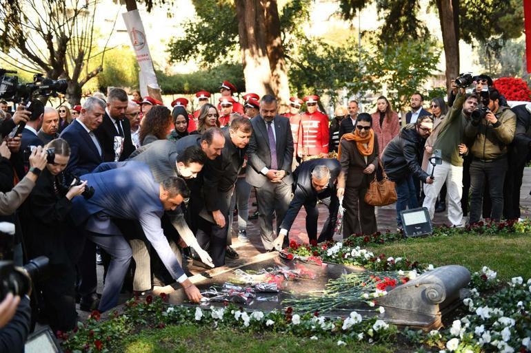 İzmir Büyükşehir Belediye Başkan Adayı Tugay'dan Zübeyde Hanım'ın mezarı başında 8 Mart mesajı