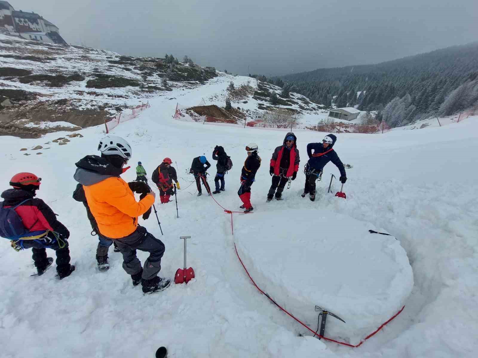 EDYAK kulübü kış dağcılık eğitimi Uludağ’da başladı