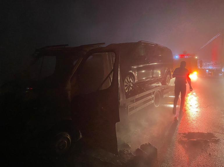 Destici'nin yaralandığı kazada hasar gören makam aracını taşıyan çekici yandı