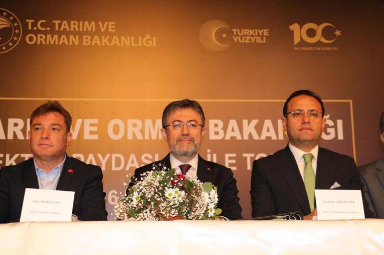 Bakan Yumaklı: Türkiye'de süs bitkileri üretim alanı 3 kat artarak 59 bin dekara yükseldi