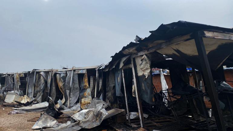 Gaziantep’te şantiyede işçilerin kaldığı 5 konteyner yandı