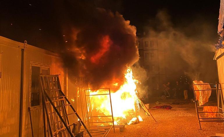 Gaziantep’te şantiyede işçilerin kaldığı 5 konteyner yandı