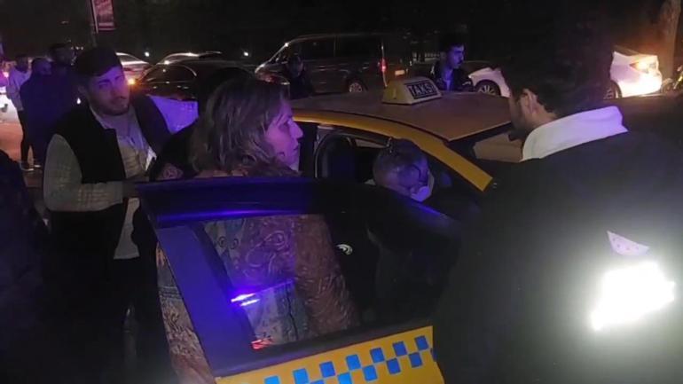 Kadıköy'de taksi ile otomobil çarpıştı: 1 yaralı