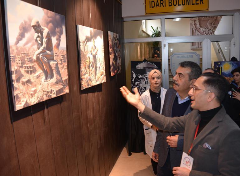 Bakan Tekin, Erzurum'da 'Sanatın isyanı, Filistin'de duyguların çığlığı' sergisini gezdi