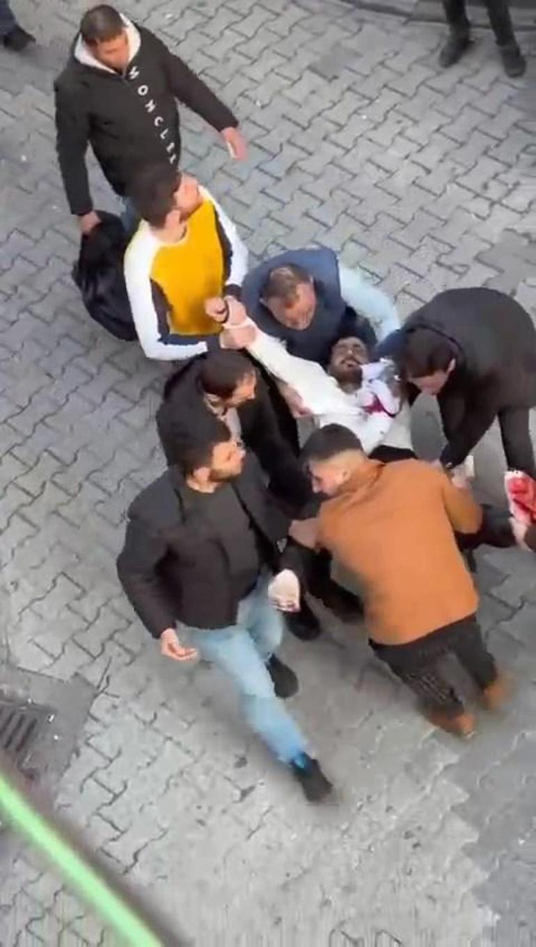 Fatih'te alacak verecek tartışması: Arkadaşını defalarca bıçakladı