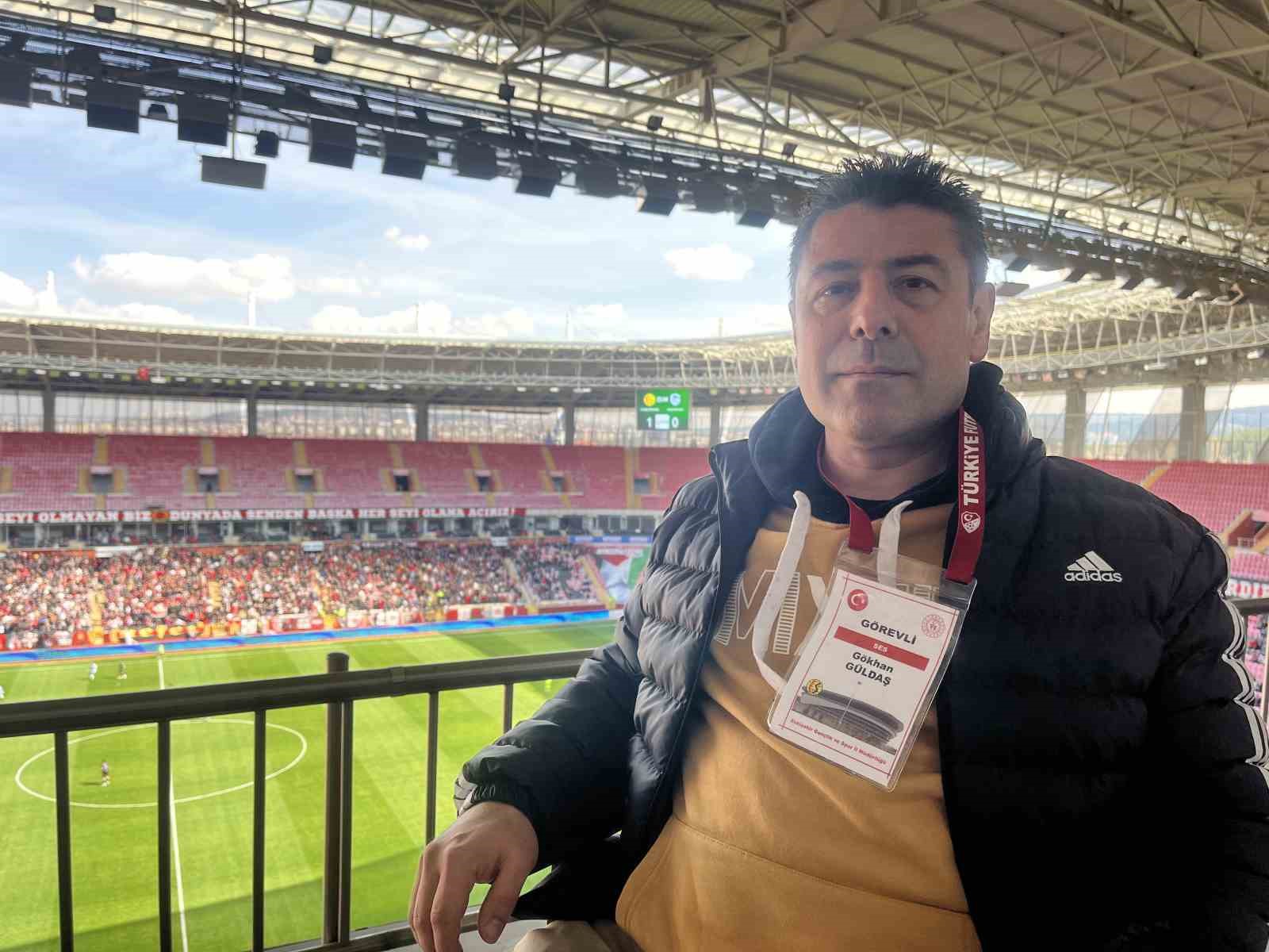 Eskişehirspor’un 18 yıldır gollerinin sesi olan adam işine ve siyah-kırmızıya duyduğu aşkı anlattı