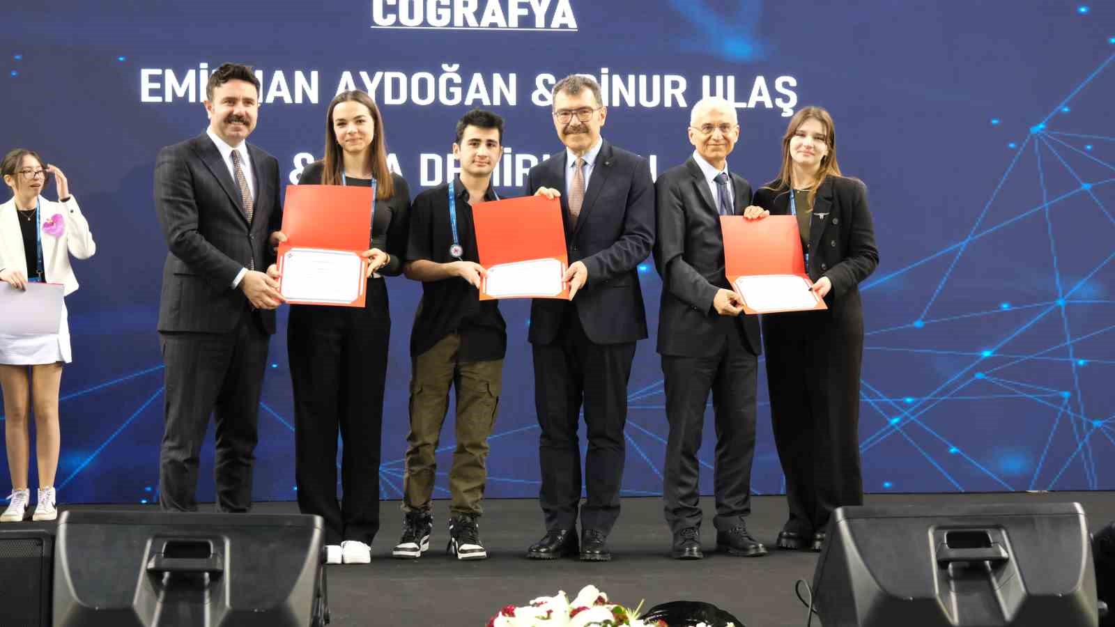 55. TÜBİTAK Lise Öğrencileri Araştırma Projeleri Bursa Bölge Yarışması Ödül Töreni ESTÜ’de düzenlendi