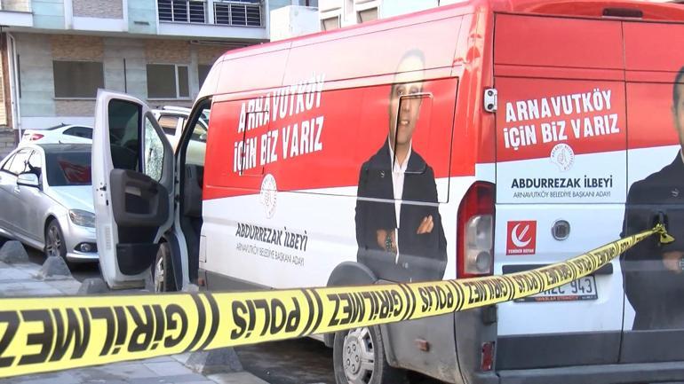 Arnavutköy'de Yeniden Refah Partisi'nin seçim aracına ateş açıldı