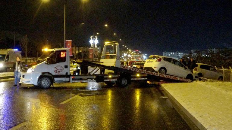 Erzurum'da buzlanma; 30 araç birbirine girdi, 13 kişi yaralandı