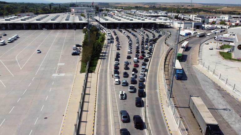 Edirne'de, Ramazan Bayramı'nda sınır kapılarında yolcu ve araç sayılarında artış