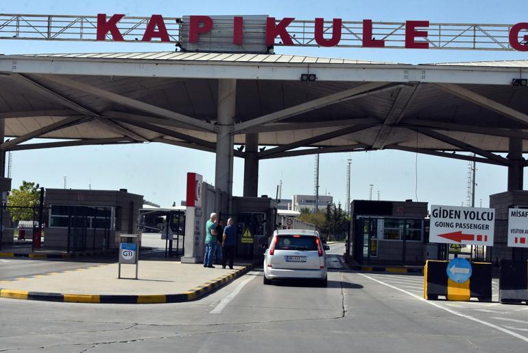 Edirne'de, Ramazan Bayramı'nda sınır kapılarında yolcu ve araç sayılarında artış