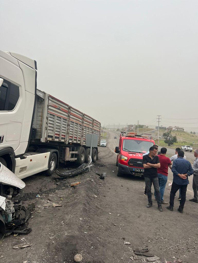 Şırnak'ta TIR ile çarpışan otomobilin sürücüsü öldü