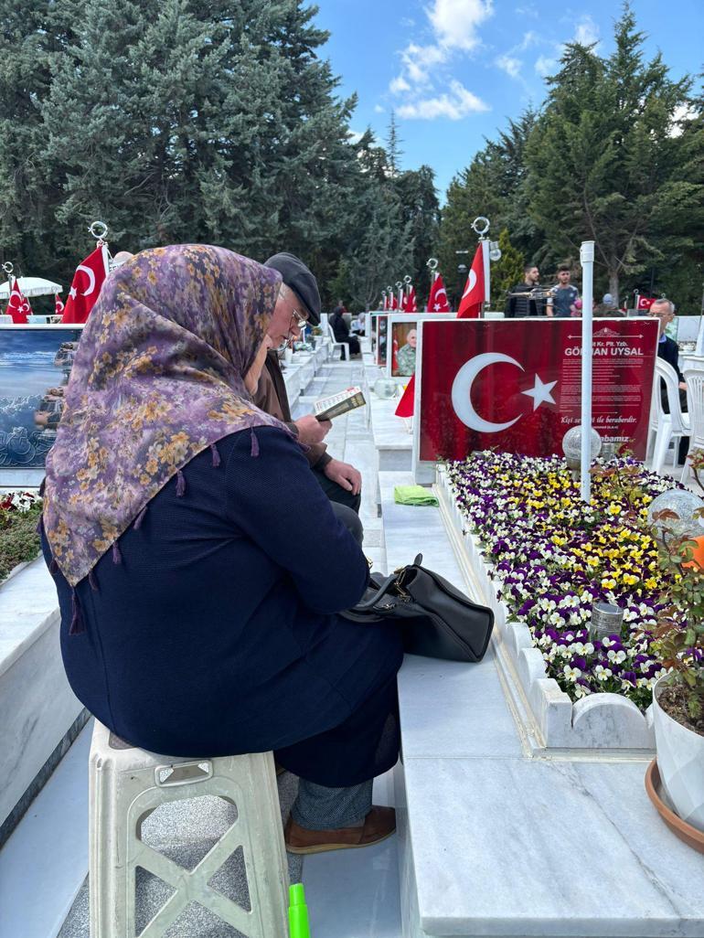Ankara'da arife gününde şehitlikler ziyaretçilerle doldu
