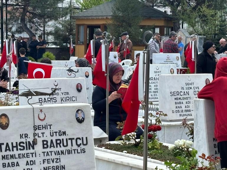 Ankara'da arife gününde şehitlikler ziyaretçilerle doldu
