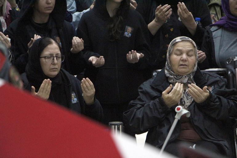 Edirne'de yaşamını yitiren polis memuru, törenle son yolculuğuna uğurlandı