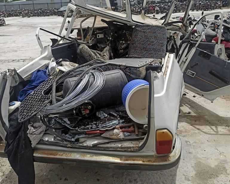Manisa'da TIR'la çarpışan otomobilin sürücüsü öldü