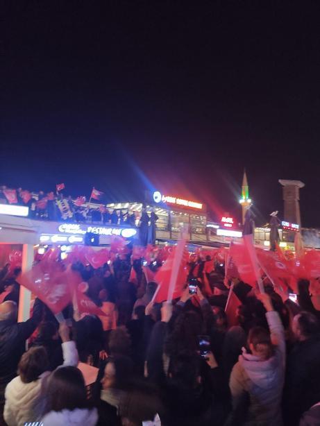 YSK, Ürgüp'te seçimlerin yenilenmemesine karar verdi; vatandaşlar sokağa çıkarak kutlama yaptı