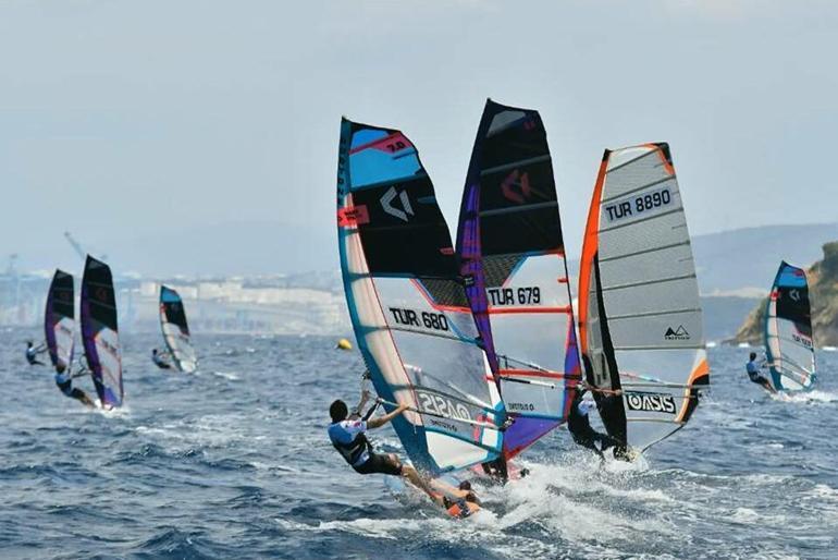 Windsurf Türkiye Şampiyonası Foça'da başlayacak