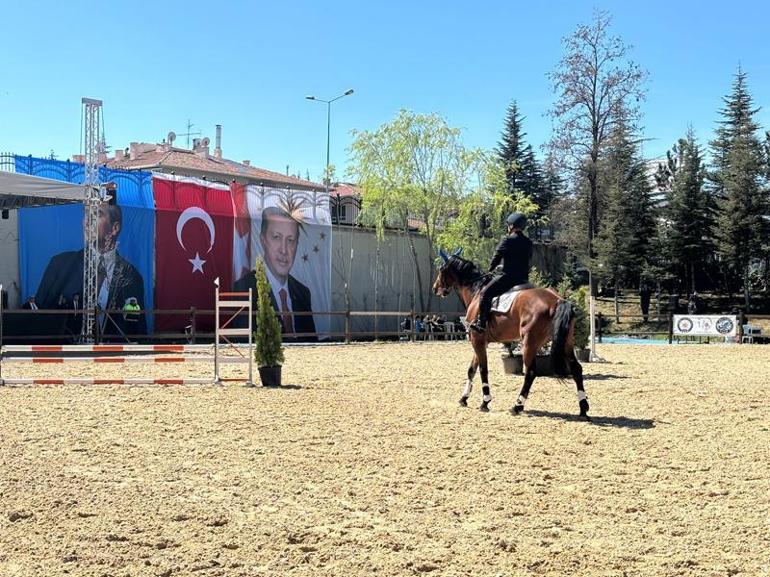 Ankara'da '10 Nisan Binicilik Yarışları' yapıldı
