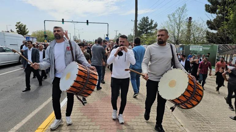 Göreve başlayan Ahmet Türk: Mardin'de halkımızla, kent konseyimizle ihtiyaçları belirleyeceğiz