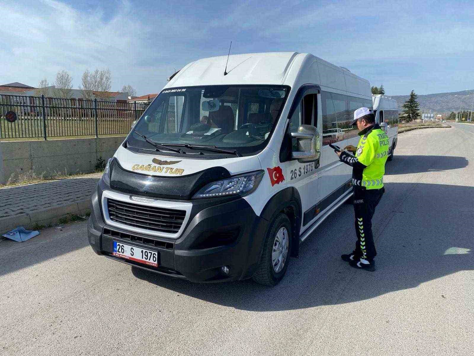 Polis ve jandarma ekiplerinden okul çevreleri ile servislere yönelik kapsamlı denetim