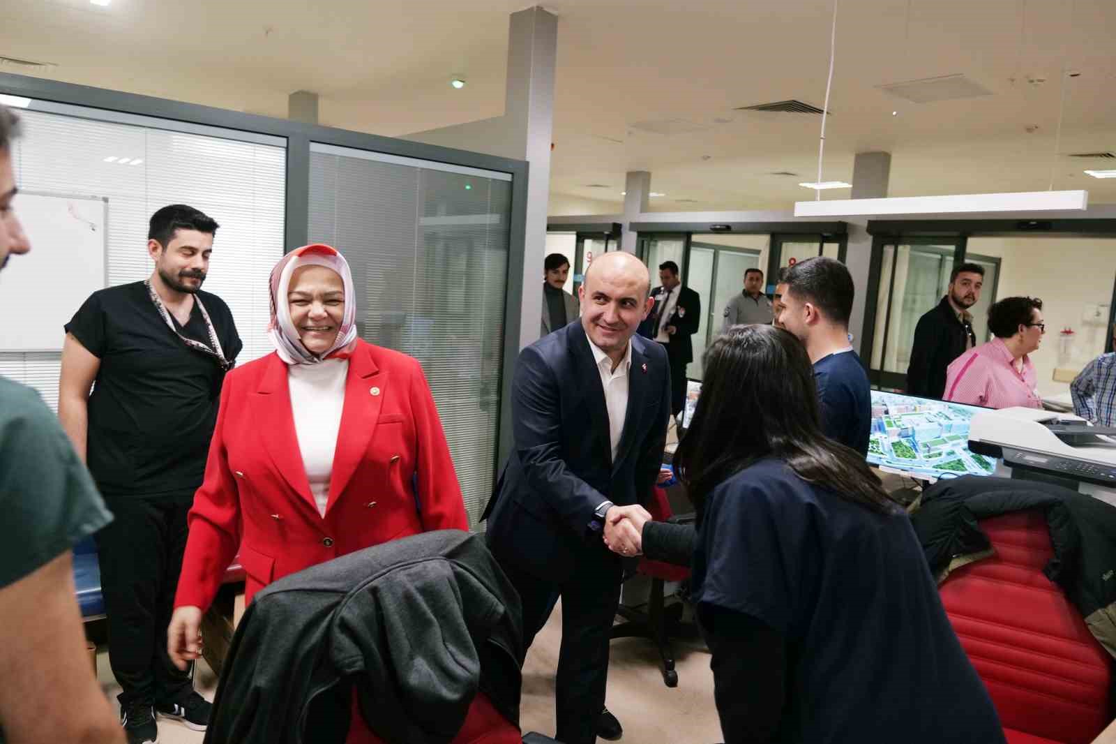 AK Parti İl Başkanı Albayrak’tan sağlık çalışanlarına ve emniyet güçlerine bayram ziyareti