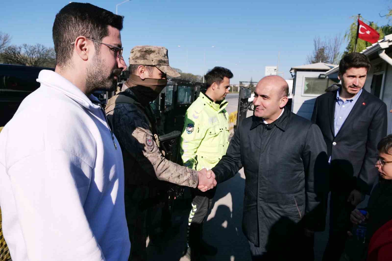 AK Parti İl Başkanı Albayrak’tan sağlık çalışanlarına ve emniyet güçlerine bayram ziyareti