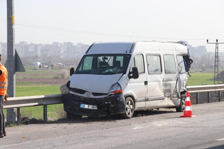 Kayseri'de kamyon, servis minibüslerine çarptı: 1'i ağır, 10 işçi yaralı
