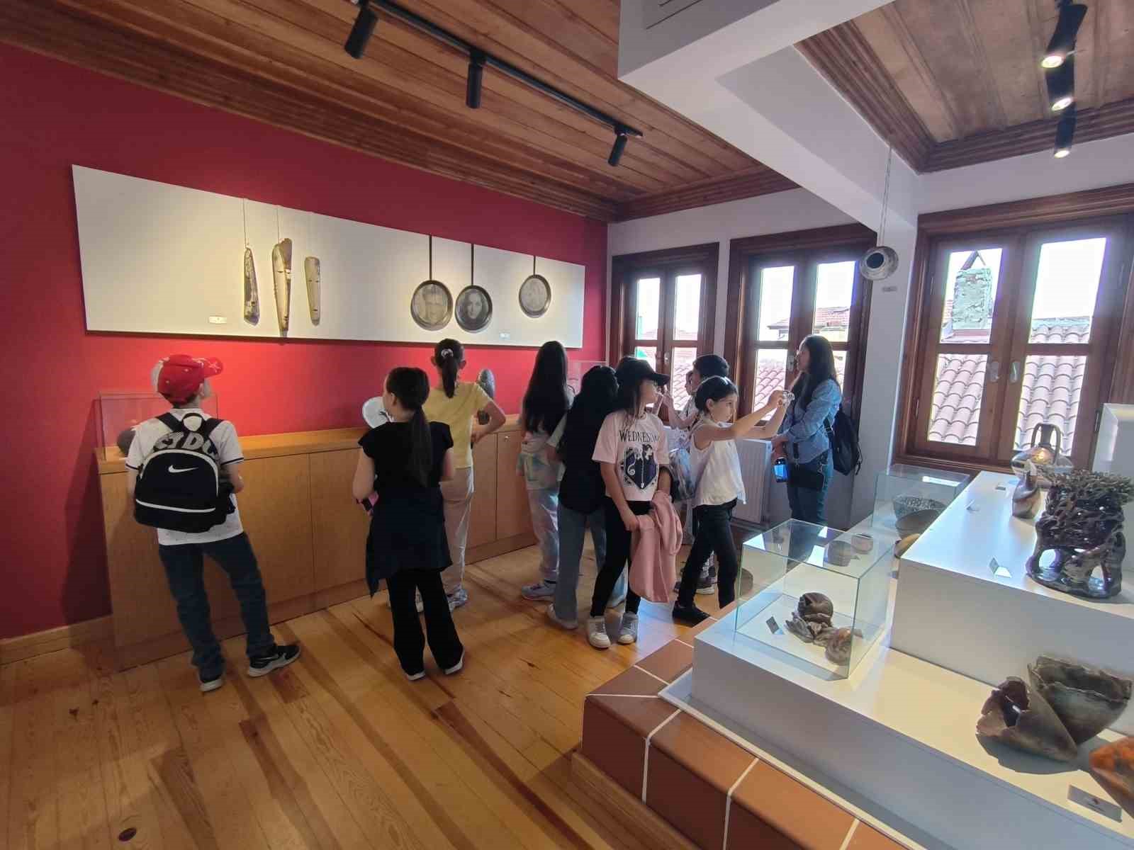 Öğrencilerden Şehrin Ateşi Seramik Galerisi’ne ziyaret
