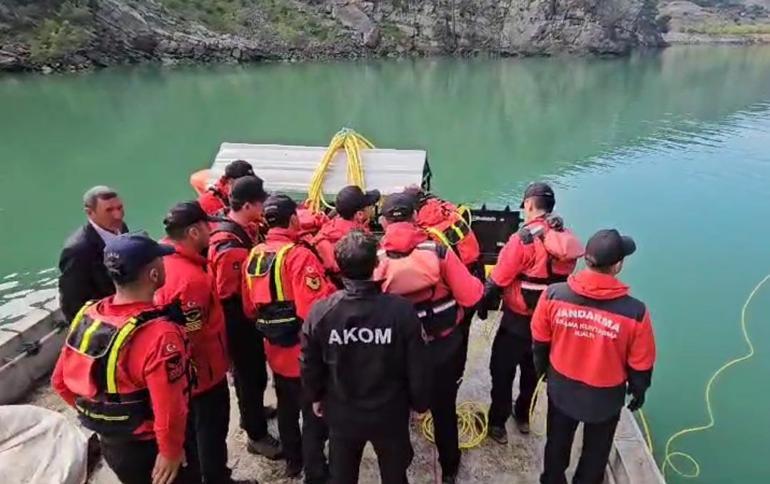 Kayıp balıkçı baraj gölünde su altı robotuyla aranıyor