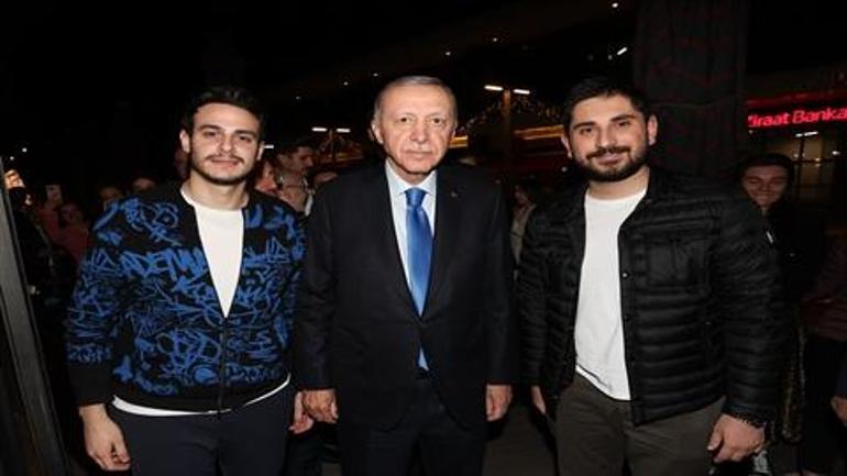 Cumhurbaşkanı Erdoğan, iftar sonrası gençlerle buluştu