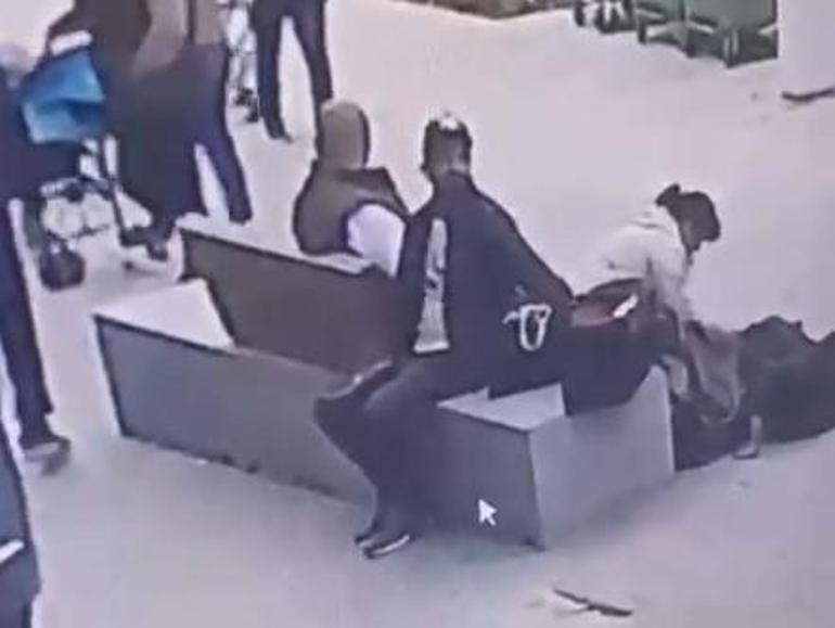 Fatih'te bankta oturan kadının cep telefonunu böyle çaldı