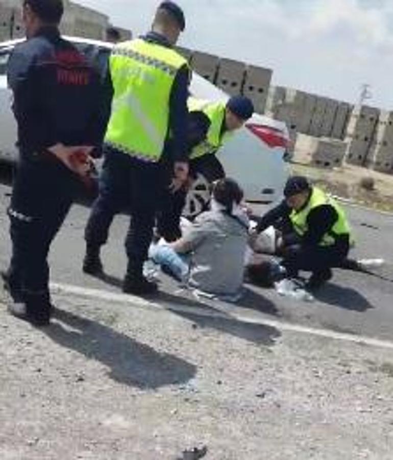 Kayseri'de 2 otomobil kafa kafaya çarpıştı: 6 yaralı