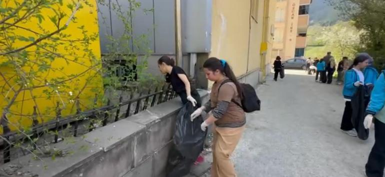 'Sakin şehir' Şavşat'ta, temizlik seferberliği; sokak sokak çöp topladılar