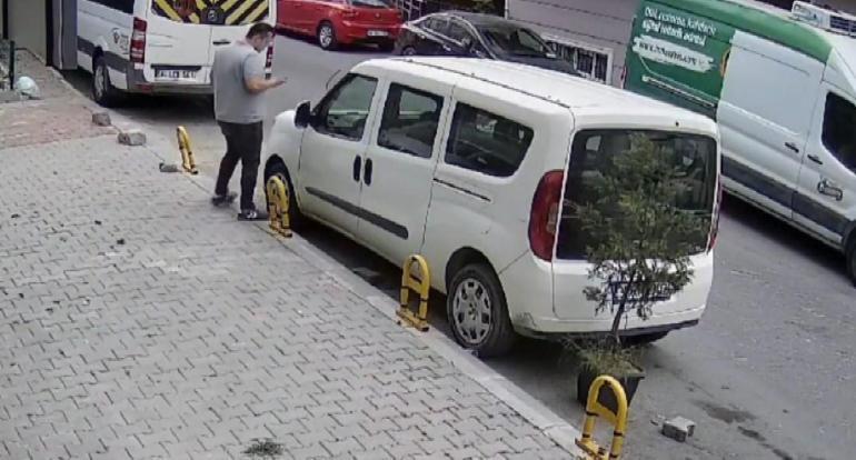 Eyüpsultan'da hatalı park tartışmasında sopalı bıçaklı grup şoförü darbetmeye çalıştı, minibüse saldırdı