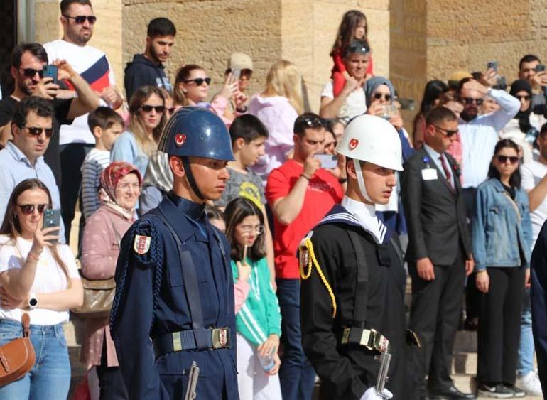 Bayram tatilinde Anıtkabir'e ziyaretçi akını