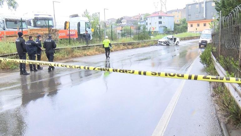 Sultanbeyli’de kamyon ile otomobil çarpıştı: 2 ölü 4 yaralı