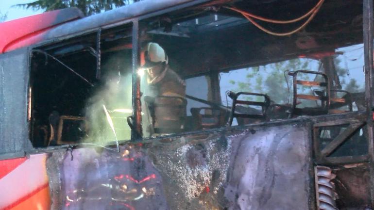 Ümraniye Dudullu Otogarı'nda otobüs alev alev yandı