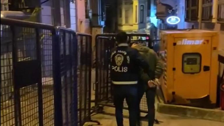 Beyoğlu'nda motosiklet sesinden rahatsız olan bina sakinlerine kurşun yağdırdı