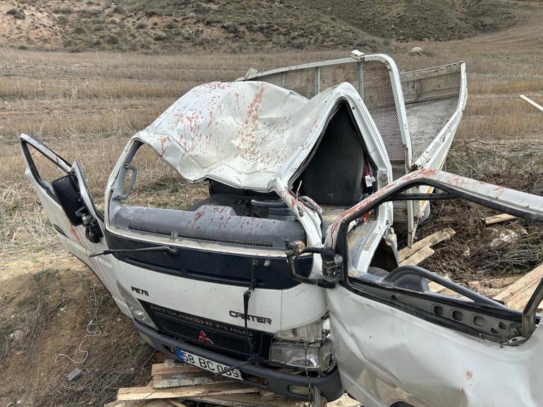 Sivas'ta kamyonet devrildi: 1 ölü, 2 yaralı