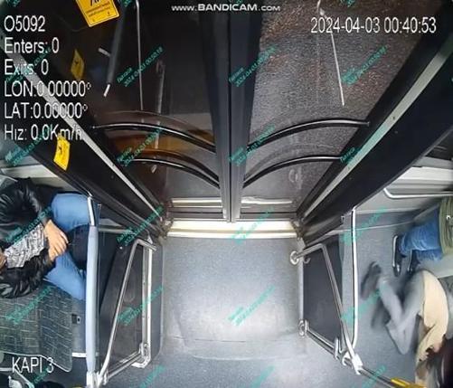 Küçükçekmece'de otele saldırı sırasında mermi isabet eden metrobüste yaşanlar kamerada
