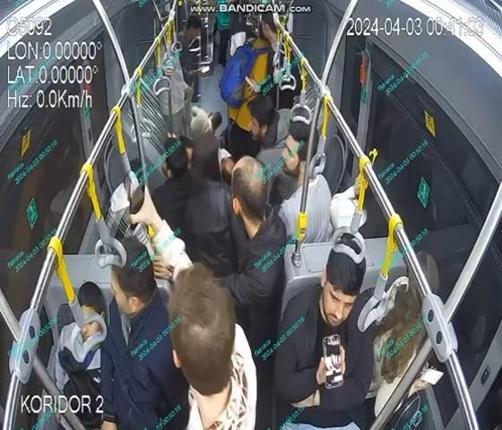 Küçükçekmece'de otele saldırı sırasında mermi isabet eden metrobüste yaşanlar kamerada
