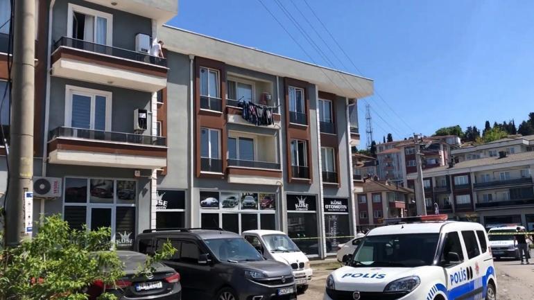 Sakarya'da oto galeriye silahlı saldırı; 2 yaralı