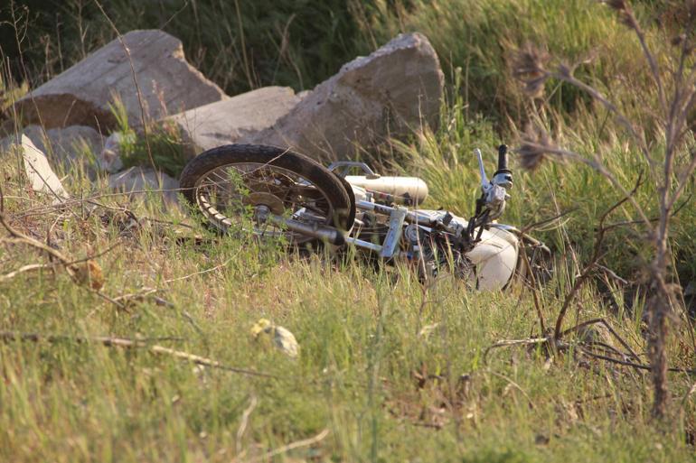 Çanakkale'de motosiklet, bariyerlere çarptı: 2 ölü
