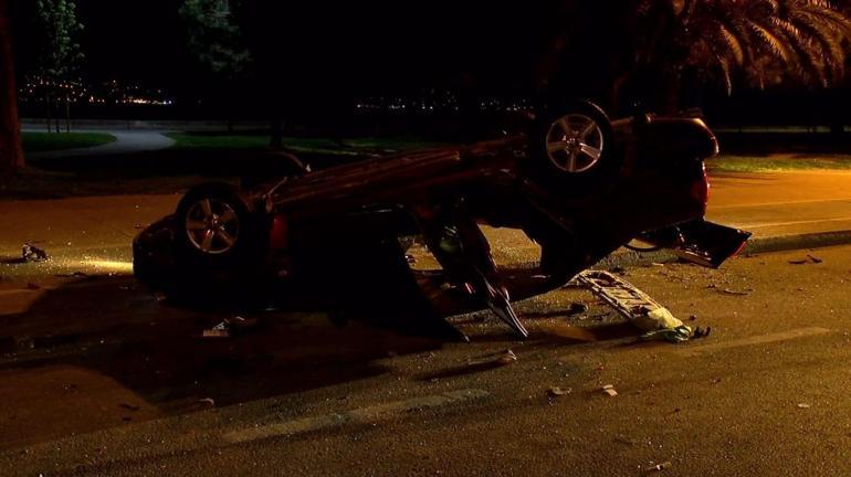 Kartal'da, yarışan 3 otomobilin sürücüsü zincirleme kazaya neden oldu: 5 yaralı