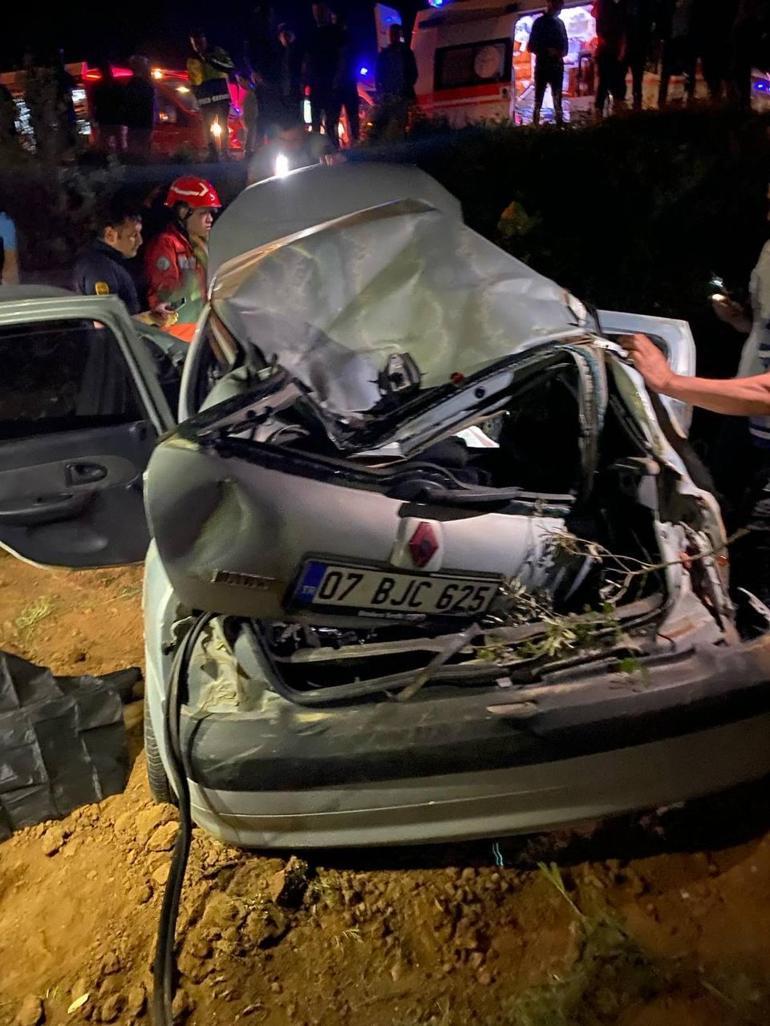 Muğla'da kamyonet ile otomobilin çarpıştığı kazada 2 sağlık çalışanı öldü, 3 kişi yaralandı