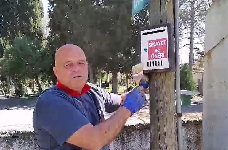 Evleri boyayıp muhtarlığı kazandı; seçimden sonra da tulum giyip badanaya devam etti