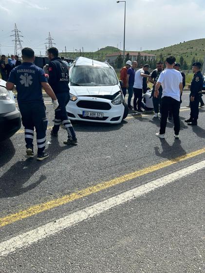 Mardin'de hafif ticari araç ile minibüs çarpıştı: 11 yaralı