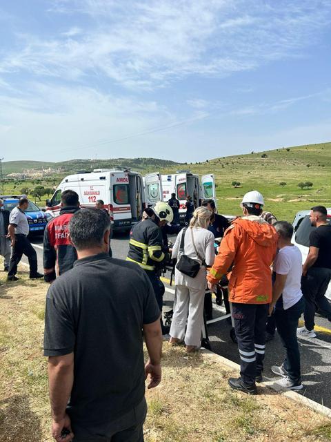 Mardin'de hafif ticari araç ile minibüs çarpıştı: 11 yaralı