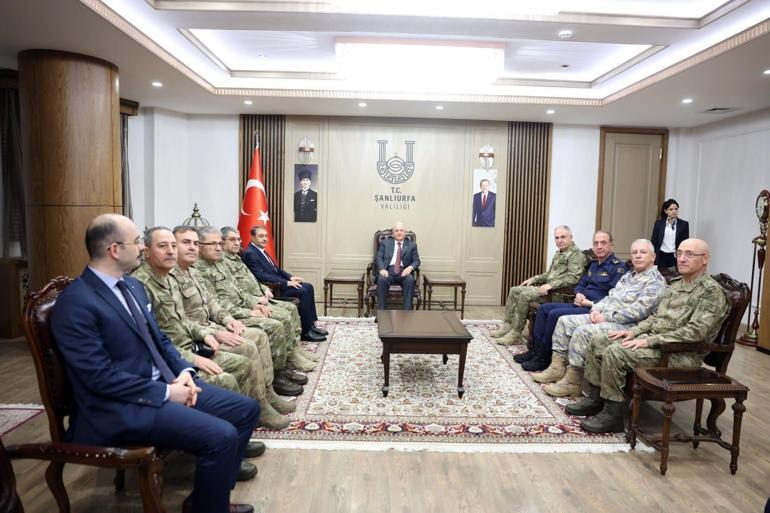 Bakan Güler, Şanlıurfa'da askerlerle iftar yaptı